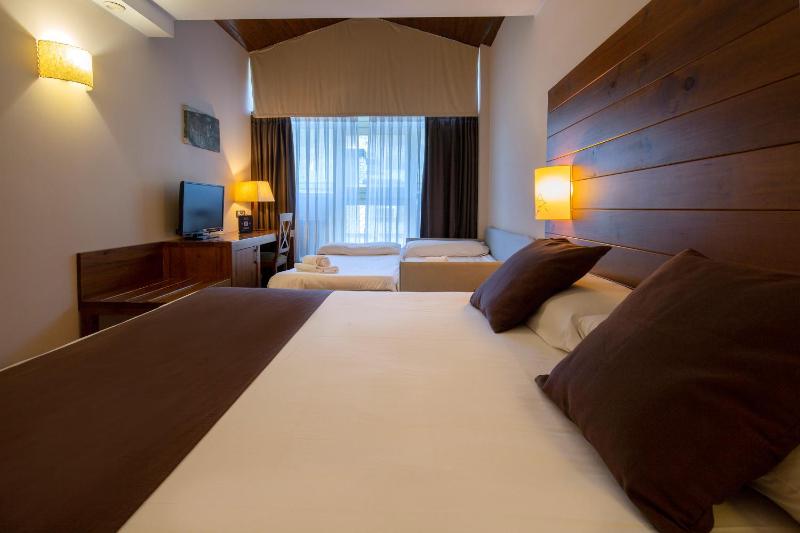 Quadruple Room (4 Adults) image 4