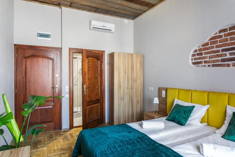 Superior King or Twin Room image 3