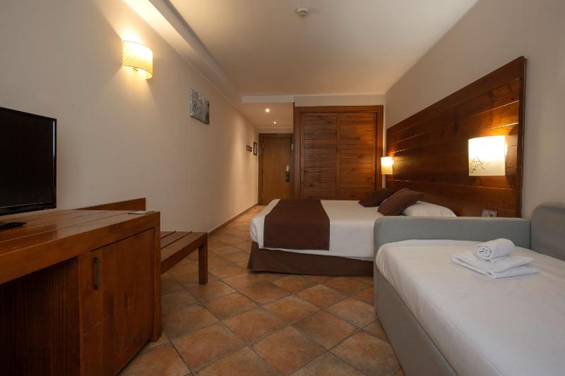 Triple Room image 3