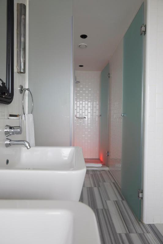 Suite with Spa Bath image 2