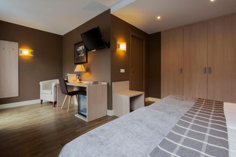 Double or Twin Room image 2