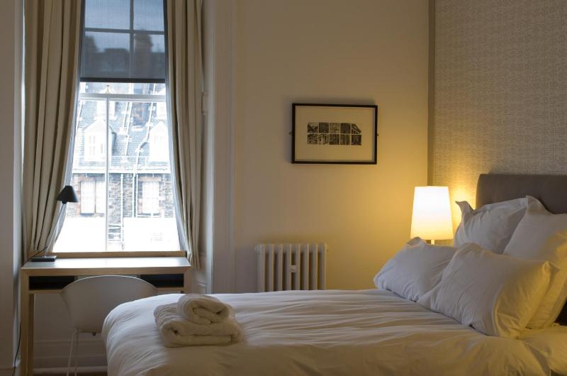 Double Room image 3