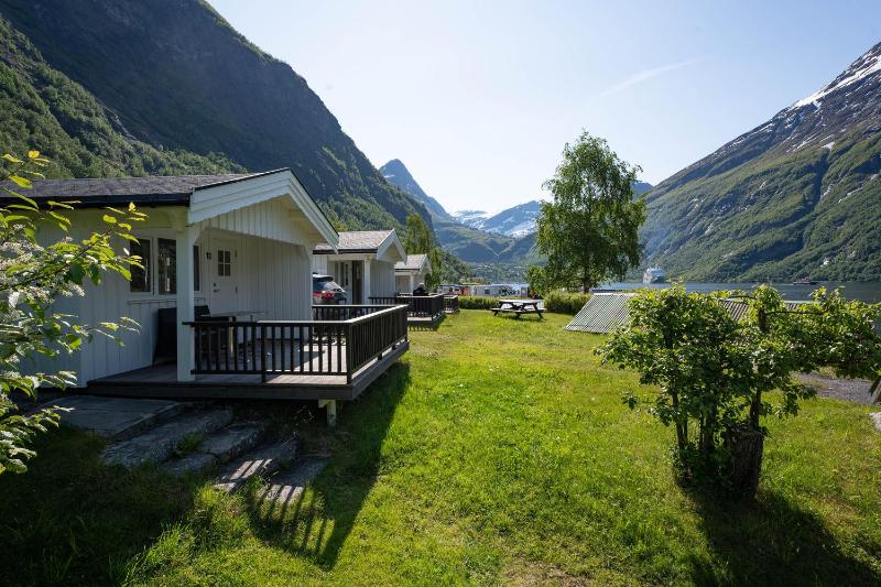 Premium One-Bedroom Cottage with linen image 4