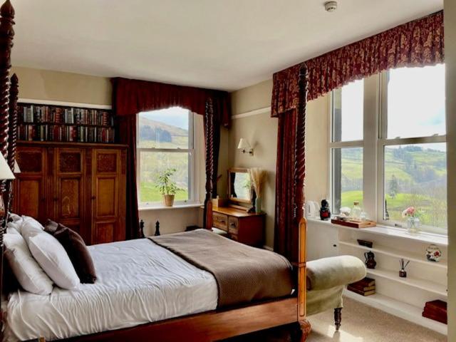 Four Poster Room image 2