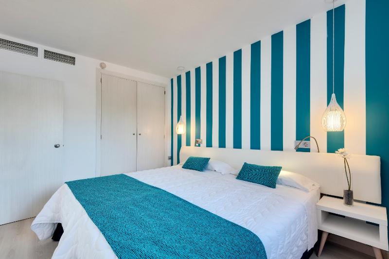 One-Bedroom Apartment with Pool View image 2