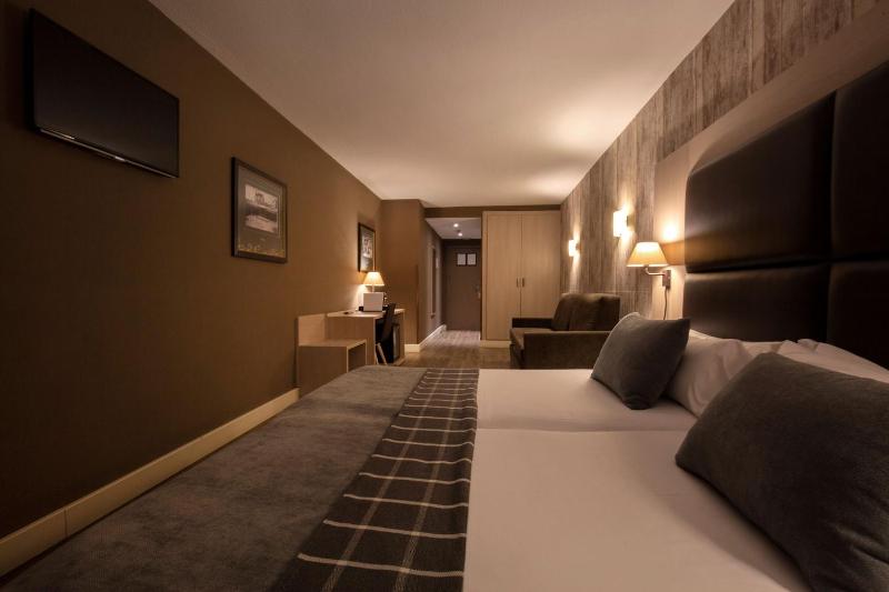 Quadruple Room (4 Adults) image 4