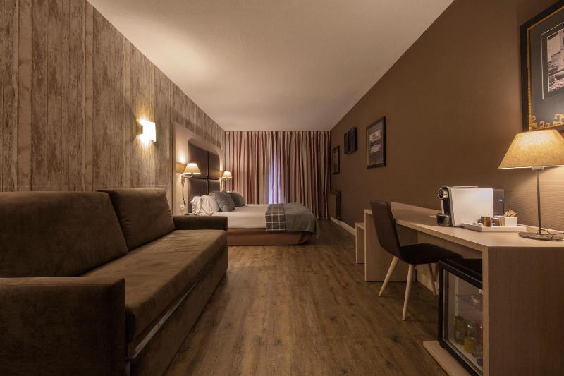 Quadruple Room (4 Adults) image 3