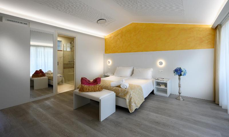 Superior Double or Twin Room with Side Sea View image 1