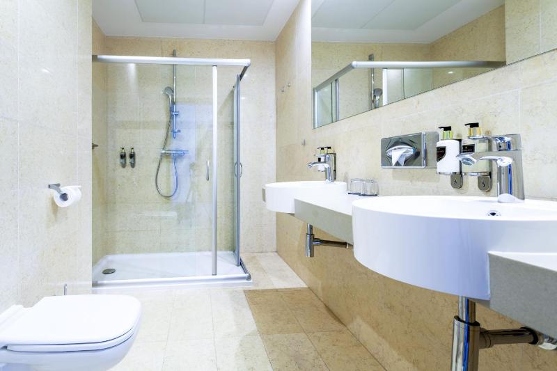 One-Bedroom Apartment with Balcony image 3