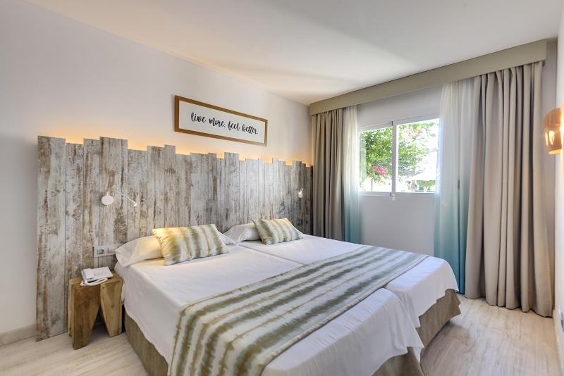 One-Bedroom Apartament with Private Garden and Pool Access image 3