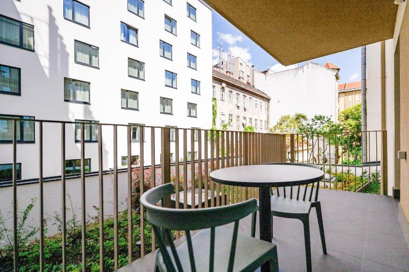 One-Bedroom Suite with Balcony image 3