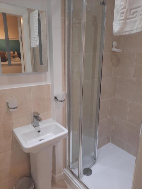 Classic Double Room image 2