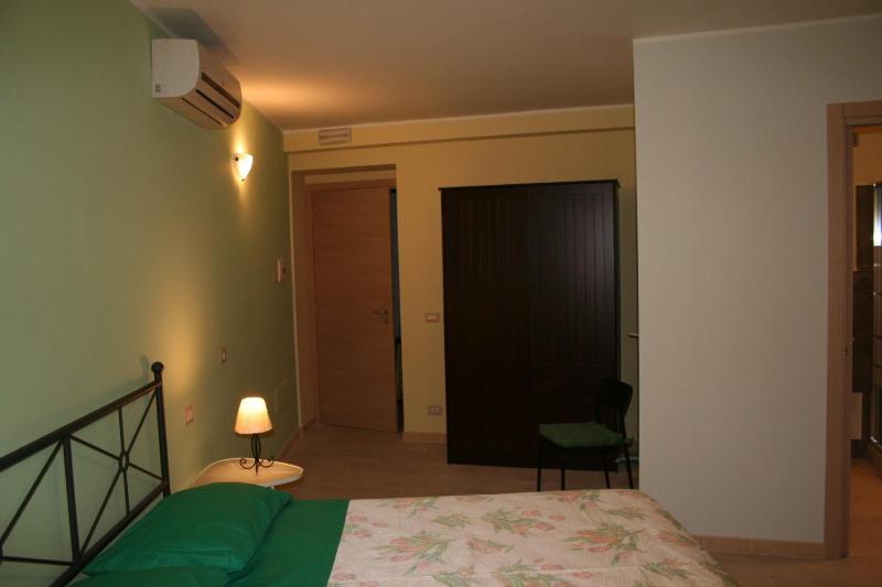 Superior Double Room with Balcony image 2