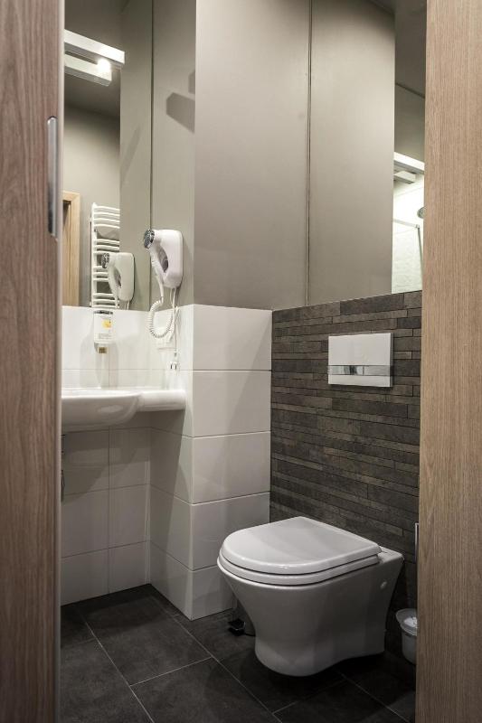 Deluxe Triple Room image 3