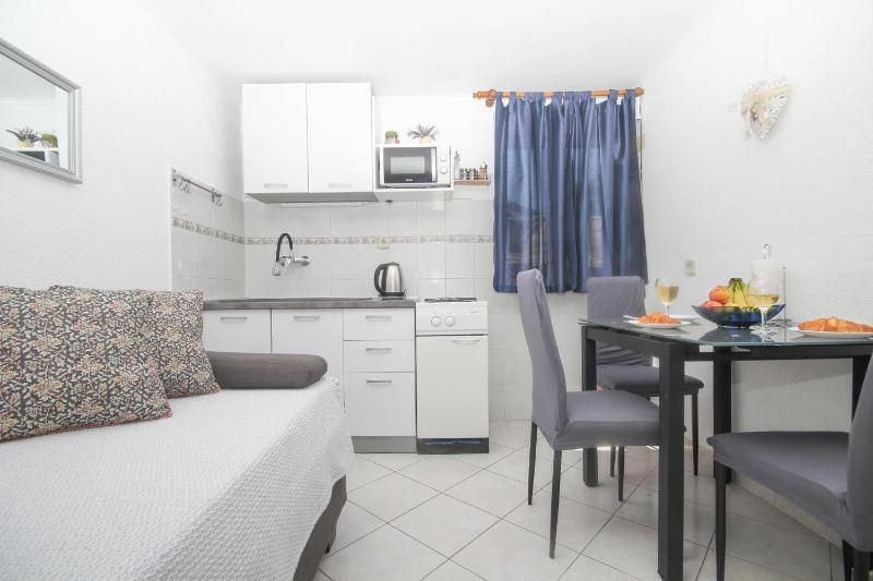 One-Bedroom Apartment image 1