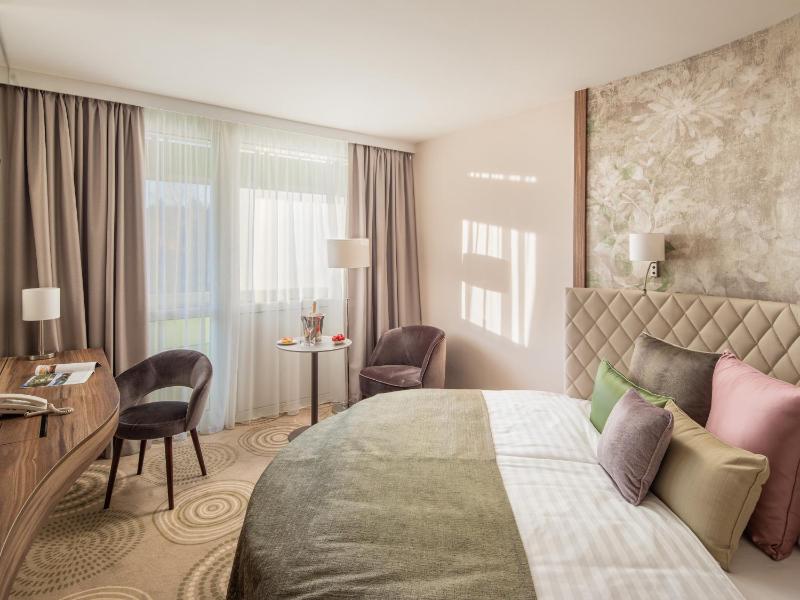 Superior King Room image 1