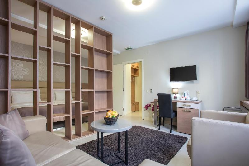 Deluxe Double or Twin Room with Free Parking image 1