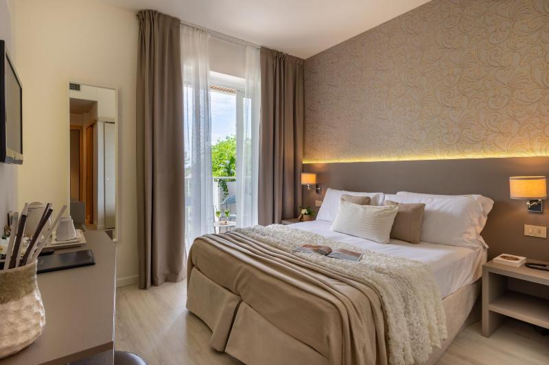Double or Twin Room with Garden View image 1