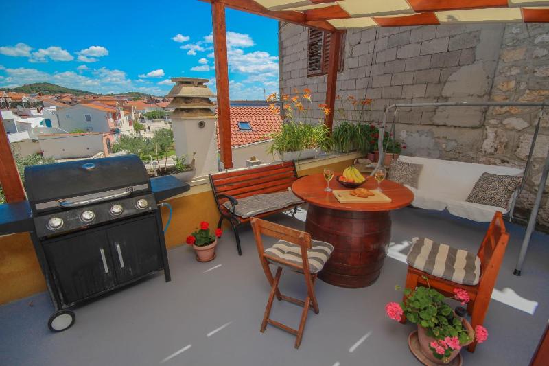 One-Bedroom Apartment image 4