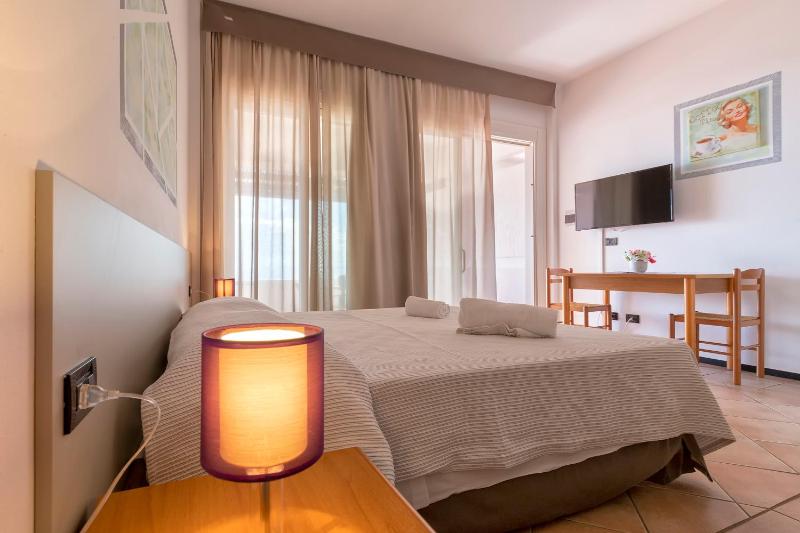 Studio with Sea View (2 Adults) image 4