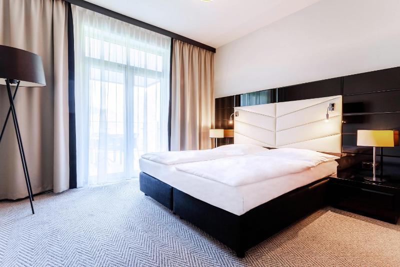 Superior Quadruple Room image 3