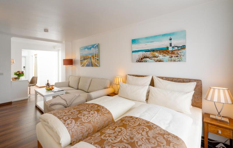 Deluxe Double Room image 2
