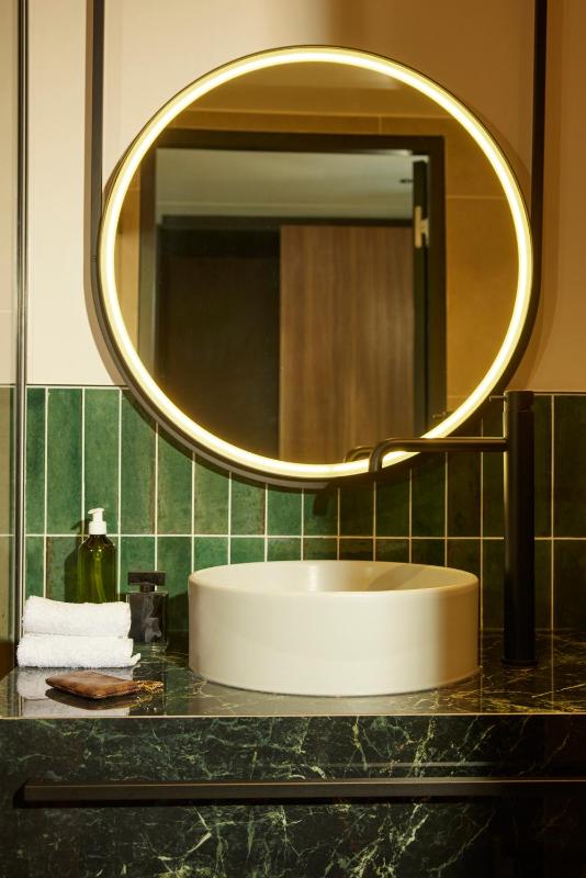 Standard King Room image 1