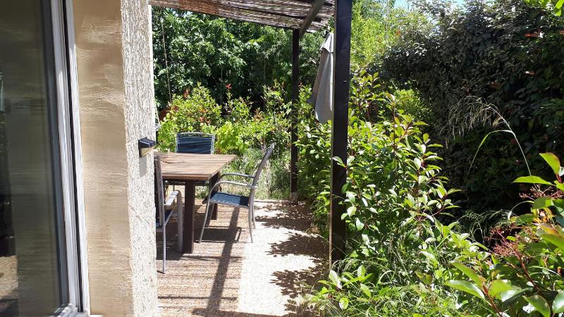 Les Pucines studio standing 29 m2 rez de jardin climatisation plein sud - image 8