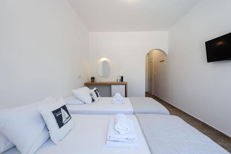 Double or Twin Room with Pool View image 2