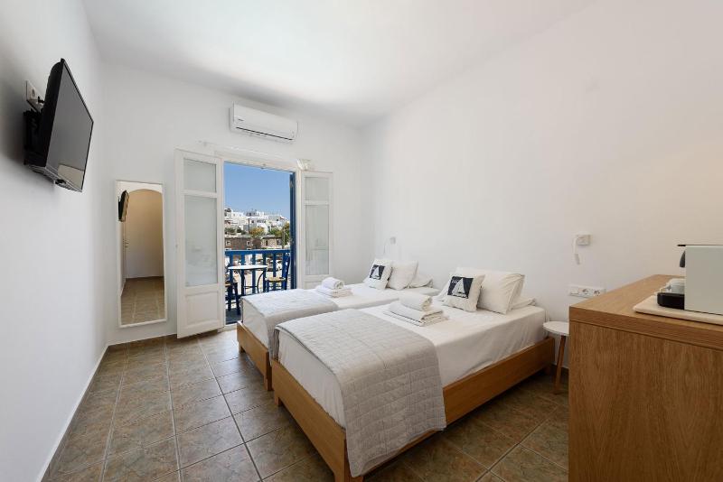 Double or Twin Room with Garden View image 4