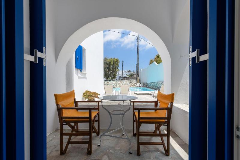Double or Twin Room with Pool View image 4