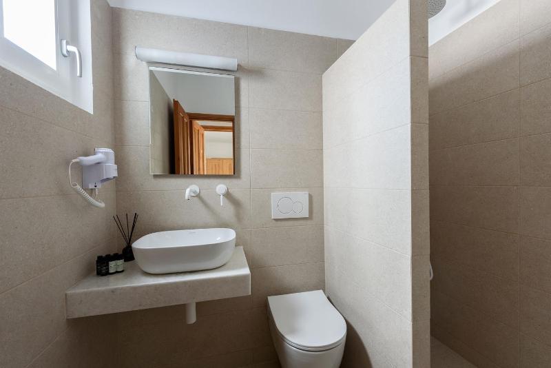 Double or Twin Room with Garden View image 1