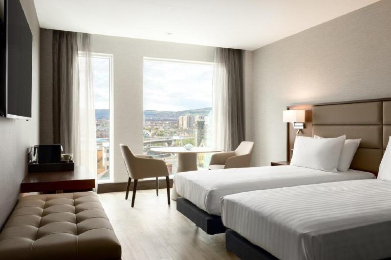 Standard Twin Room image 1