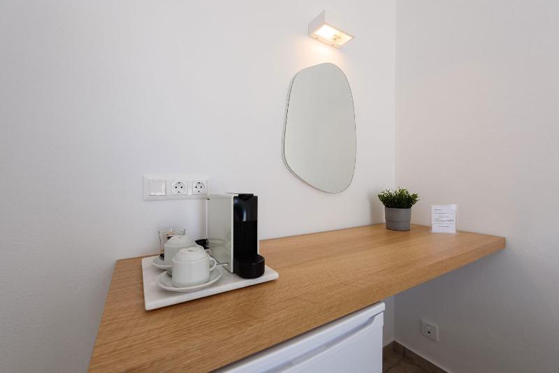 Double or Twin Room with Sea View image 4