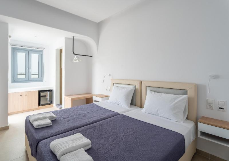 Deluxe Double or Twin Room with Ocean View image 4