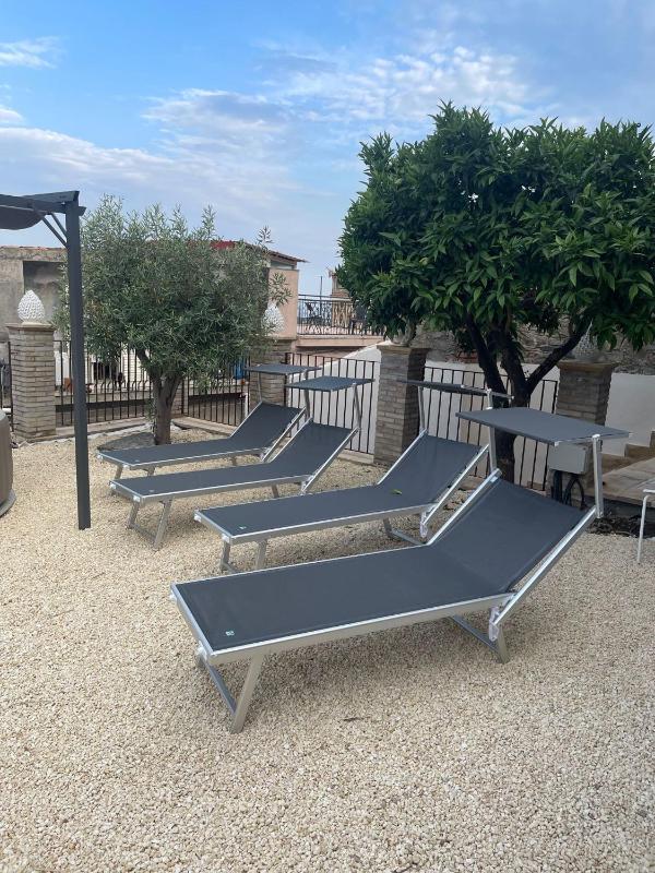 Deluxe Double Room image 3