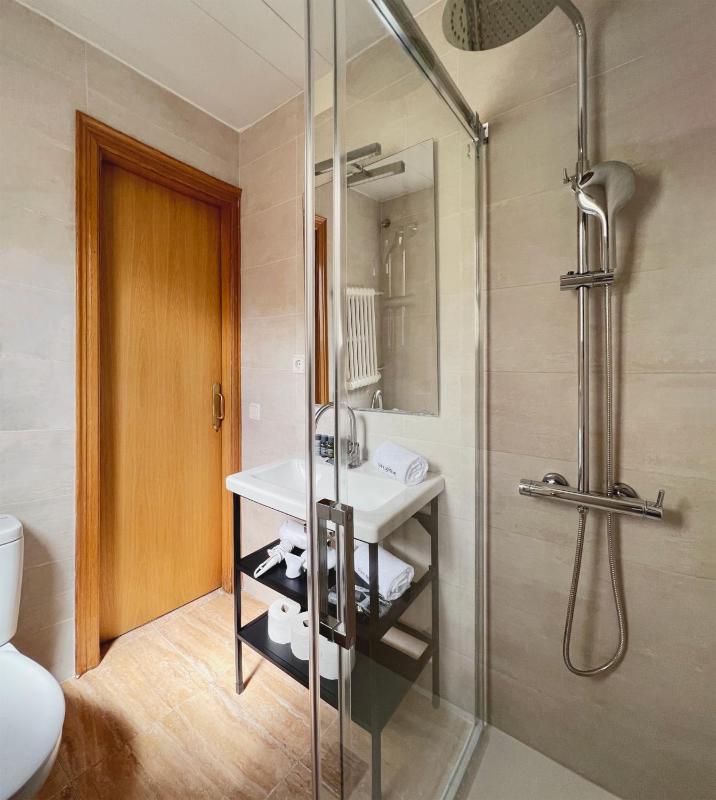One-Bedroom Apartment image 4