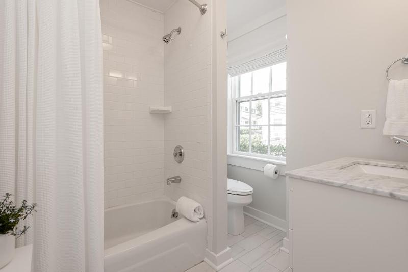 Junior Suite with Garden View image 2