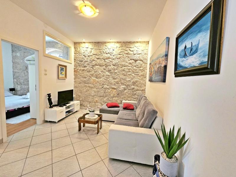 Apartment with Garden View image 3