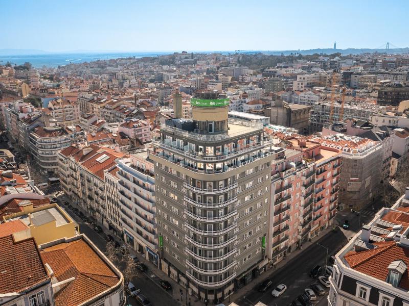 Triple Room with One Double Bed and One Single Bed image 2