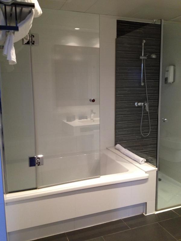 Quadruple Room image 4