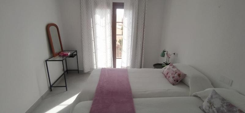 Superior One-Bedroom Apartment image 3