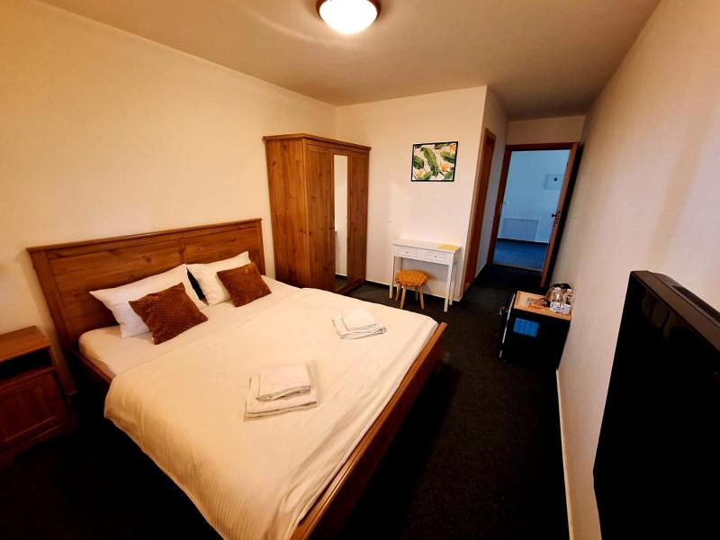 Double Room image 1