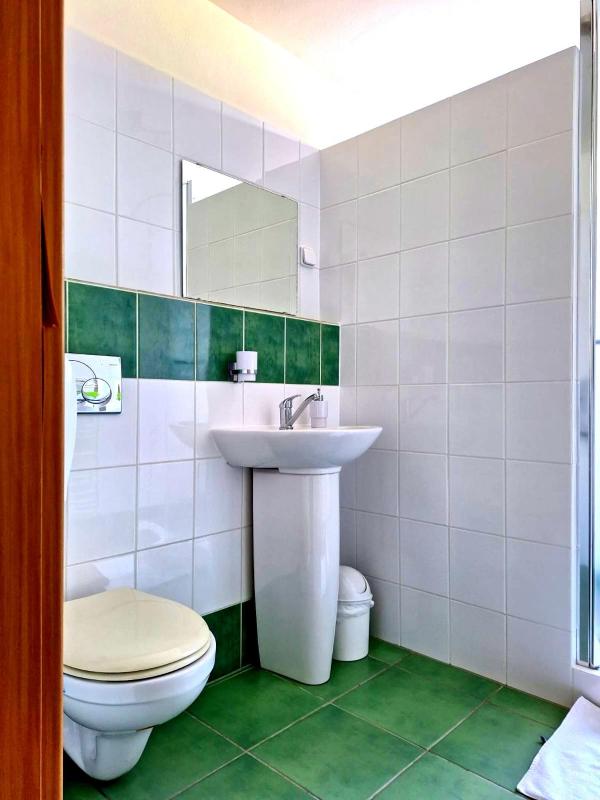 Large Double Room image 4