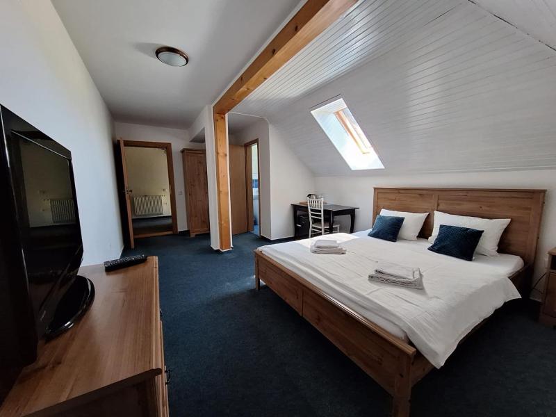 Double Room image 4