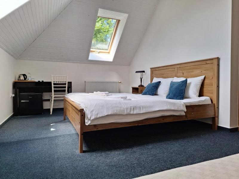 Double Room with Extra Bed image 1