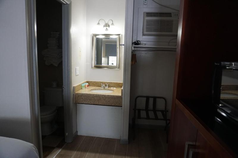 Double Room with Two Double Beds - Non-Smoking image 2