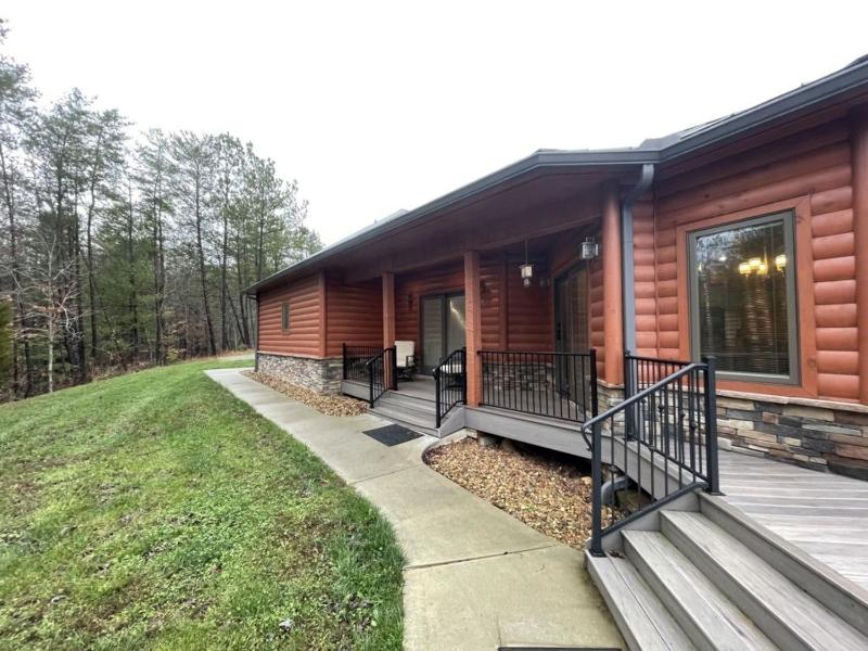 Four-Bedroom Holiday Home image 3