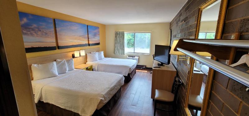 Double Room with Two Double Beds image 3