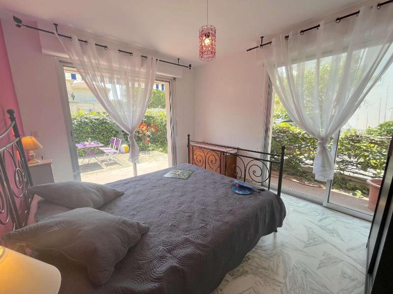 Appartement T2 avec Terrasse et Parking Privé à 300m de Port Fréjus - FR-1-226A-58 - image 8